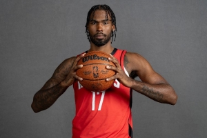 缺阵4-6周！伊森再受伤病困扰 火箭管理层面临艰难的续约抉择