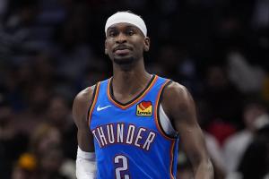 还没发力你就倒下了！亚历山大赛季至今出战14场 已经8次三节打卡