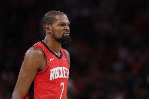 关键时刻对比：杜兰特本季12中8已得26分 上季杰伦·格林共70中26