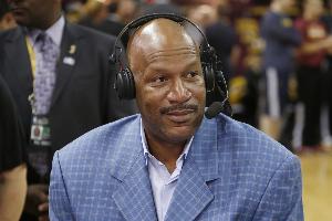 老哈珀：本赛季吹罚糟糕&球员假摔&罚球巨多 还说这个时代更好？