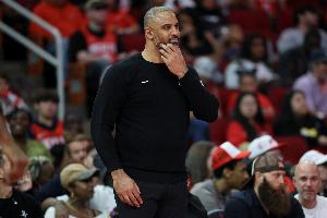 乌度卡：遇到包夹就迅速出球 别总想传出“本垒打”式的高风险球