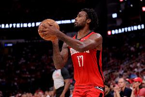 缺阵4-6周！伊森本季场均11.5分5.2板 投篮&三分命中率49.5/50.9%