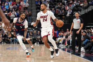 拉加·贝尔：快船又老又没防守 失去鲍威尔对他们伤害很大