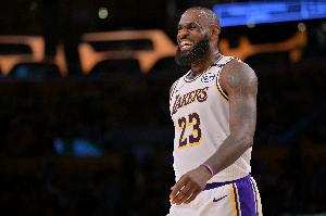 只能是你了！詹姆斯即将复出 湖人未来一周仅两场比赛&都是打爵士