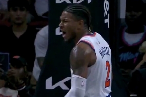 平无声处听惊雷！麦克布莱德反击突然起飞 单臂隔扣哈克斯！