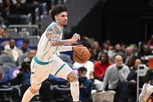 名记：黄蜂不急于交易三球 想先观察他跟几名潜力新秀搭档的效果