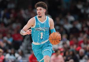 美记报道自己对球队不满愿意离队！三球更推回应：