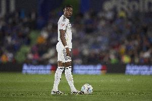 记者：阿拉巴肌肉超负荷，明日能否正常参加训练仍不确定