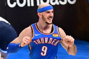 正负值+29并列最高！卡鲁索18分钟5中4拿到11分3助 三分3中2