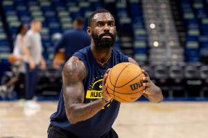 状态回暖！小哈达威第三节2中2拿到5分篮板