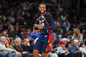 复出状态不错！加兰12中5得20分2板7助 三分4中3