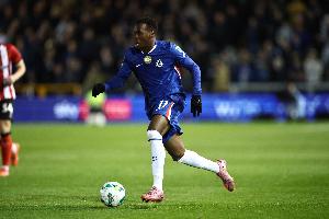 吉滕斯本赛季各项赛事4次助攻为蓝军队内最多，且都是近4场完成