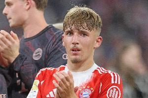 他才17岁！拜仁小将卡尔半场传射，灵性领球逆足破门+横传助攻