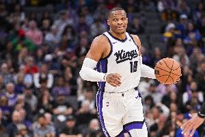 穿针引线！威少半场13分钟6投3中 拿到6分7助2板1断