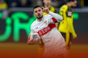 戴帽+绝平，翁达夫当选多特3-3斯图加特全场最佳球员