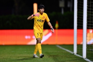 挂彩！前河北队门将王年将成拍戏时被打伤，事后更新微博报平安