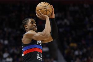 好久不见！艾维复出反击上篮打进赛季首个进球