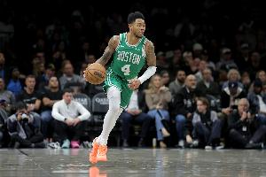 今天神准！安芬尼·西蒙斯半场8中6&三分5中3砍下两队最高16分