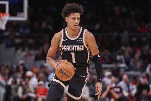 全能输出！杰伦·约翰逊半场11中6拿16分5板4助 三项数据全队最高