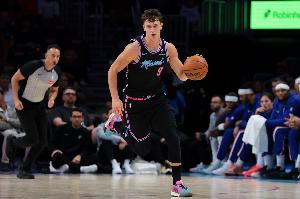 斯波：我想找人统计一下拉松被打到脸的次数 肯定是联盟第一！