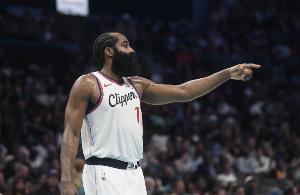 昨天三分进10个 今天8中0！哈登手感冰冷全场16中5得到19分6助！