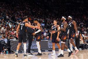 就输在这上面！失误对比：马刺19次&下半场11次 太阳全场仅6次