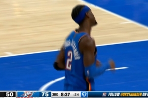 你还挺搞笑！亚历山大弧顶撅腚妙传霍姆格伦暴扣得分