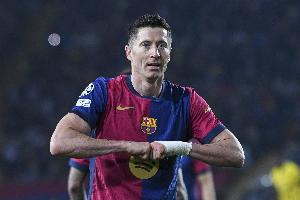 德天空：费内巴切有意冬窗签莱万但遭拒绝，他希望至少留队到明夏