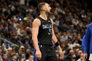 还不太够！克莱12中5&三分9中3拿到13分2断 正负值+11