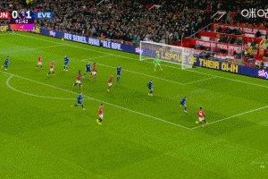 腿软了！德里赫特绝佳位置得球，打门绵软无力被扑住