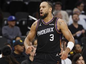 高难度！狄龙对抗防守 翻身后仰跳投再中一球