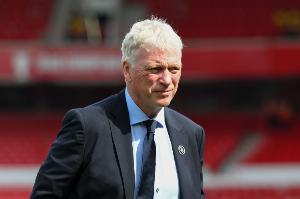 不容易！莫耶斯执教生涯首次在客场战胜曼联