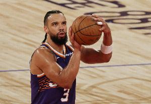 狄龙：火箭整场假摔&拉拽 但还能得到裁判青睐 感觉像是打FIBA