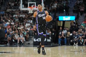 风驰电掣！威少一条龙反击各种过人 轻松抛投命中！