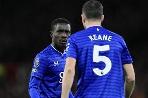 盖耶因殴打队友被罚下！英超上次出现是08年12月斯托克城内讧