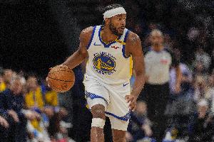 怯战蜥蜴！穆迪篮下超级大空位没起！等了一下等来了防守……