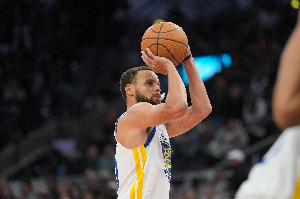 不准也能上热搜！“库里的三分”词条 一度冲上微博热搜榜第2位