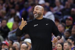 比克斯塔夫谈12人轮换：不总是一帆风顺 但机会是球员自己挣来的