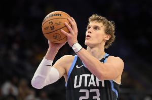 效率不高！马尔卡宁半场12投3中得到7分4板2助1断 正负值-16