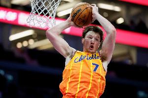 雷吉·米勒：克尼佩尔现在的三分表现 再过15年库里会不会紧张