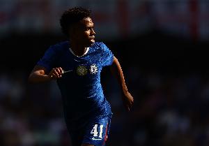 埃斯特旺谈攻破巴萨球门：我找到了一些空间，然后一路突破