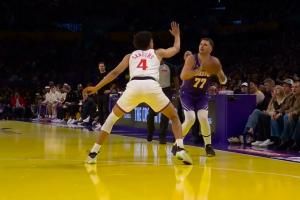 杀疯了！东契奇干拔三分再中 单节三分5中5轰20分了！