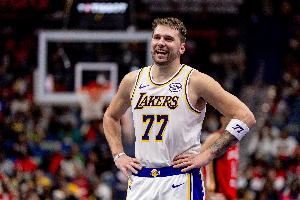 东契奇成最快命中150记三分湖人球员 比其他人进100记速度还快