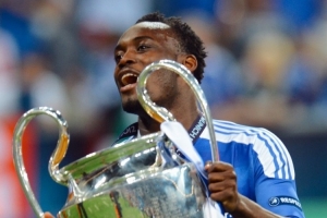 铁腰！切尔西祝埃辛43岁生日快乐，效力期间出战256场斩获8冠