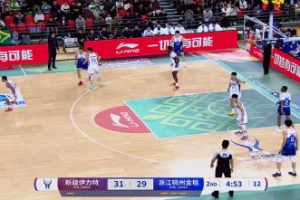 有点强！纳托尔半场7中6&三分3中2高效砍15分 次节带队反超