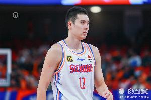 效率太低！李金效13投仅3中拿到10分 正负值-16