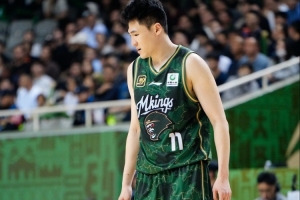 稳定发挥难救主！赵柏清8中6&三分4中2拿16分6板2助 拼4前场板