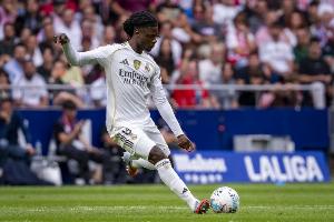 记者：卡马文加周六再次接受检查，目前不排除他出战下场比赛可能