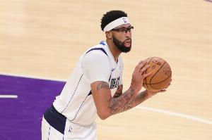 填满数据栏！浓眉17中7拿到17分17板4助1断3帽 正负值+5