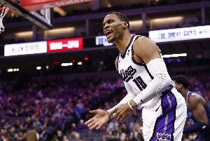 苦吞里程“悲”！威少全场13中5得到12分4板9助 生涯得分超邓肯！